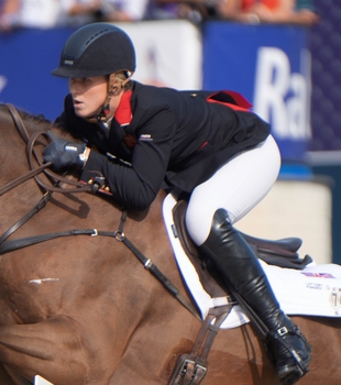 Holly Smith and Denver claim the top spot in the CSI3* 1.50m Grand Prix in Vilamoura 