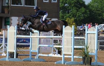 Amy Inglis hits the heights in Hagen.
