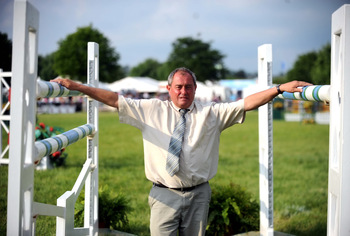 Bob Ellis Wins the Animal Health Trust United Kingdom Equestrian Showjumping Award