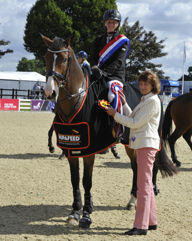 Emma Jo Slater flies to Nupafeed Supplements Senior Discovery Championship victory