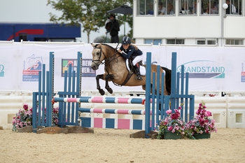 Katie Bradburne and Runaway Dolly take the Pony Bronze League 128cm Title
