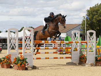 Chloe Winchester flies to the finish to take the National Grade B Championship