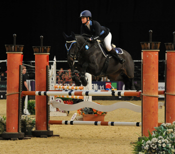 Elizabeth Mantel triumphs in the Horseware Bronze League Qualifier at Wales & West Show