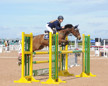 Eloise Squibb claims The Stable Company HOYS 138cms Qualifier at Arena UK