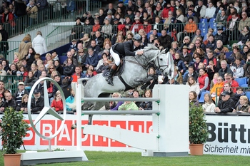  Nick Skelton wins the Mercedes-Benz Championship