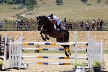 Harry Bateman heads the Equitop Myoplast Senior Foxhunter Second Round at Pyecombe Horse Show