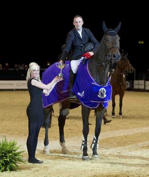 Karel Cox claims Welcome Stakes at Horse of the Year Show - Day 2