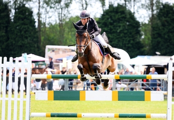 Mark Edwards Dominates at South of England Show in Thrilling International Stairway Leg