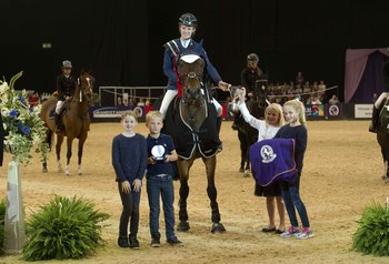 MILLIE DICKINSON WINS SQUIBB GROUP PONY FOXHUNTER CHAMPIONSHIP