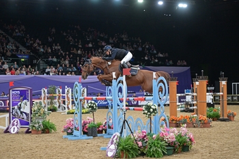 Victorious return to HOYS for Laura Renwick