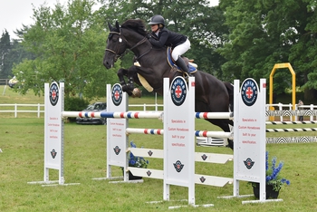 Nicole Pavitt secures top spot in the Connolly’s RED MILLS Senior Newcomers Second Round at Bicton Arena