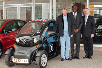 RENAULT CARDIFF SPONSOR OLYMPIC TEAM GOLD MEDALLIST NICK SKELTON OBE RENAULT CARDIFF SPONSOR OLYMPIC TEAM GOLD MEDALLIST NICK SKELTON OBE
