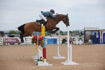 Olivia Poole wins the Equitop Myoplast Senior Foxhunter Second Round at Arena UK