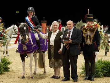 Rachel Proudley thrills crowds with her 128cm Championship win