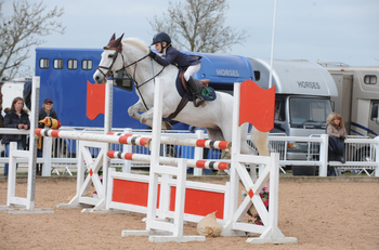 Tabitha Kyle takes top spot in The Stable Company HOYS 138cms Qualifier at Arena UK