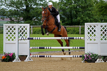 Tyne Doyle claims victory in Horseware Bronze League Qualifier at Field House Equestrian Centre