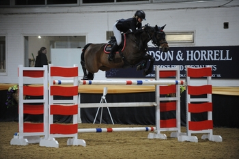 Yazmin Davis scores a handsome double victory with Zanbowa Z at Arena UK’s Winter Classic