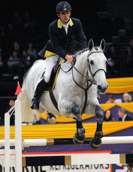 BRUCE MENZIES IS OCTOBER SHOW JUMPER OF THE MONTH 2009